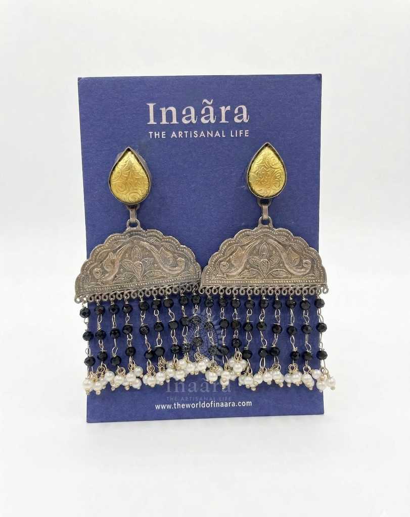 أقراط طاووس مع خرز ملوّن – أسود